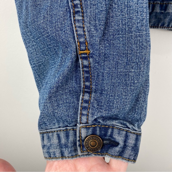 Signature Levi Strauss & Co. size Medium Women’s Blue Denim Jean Jacket - Picture 4 of 6